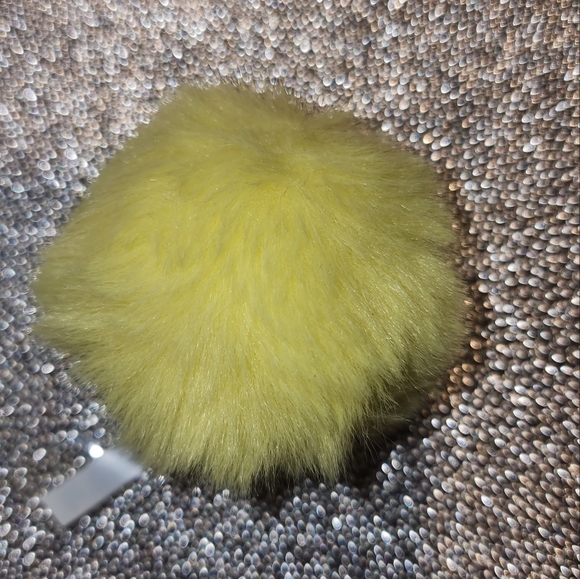 Yellow puff ball crocs charm - Picture 3 of 5